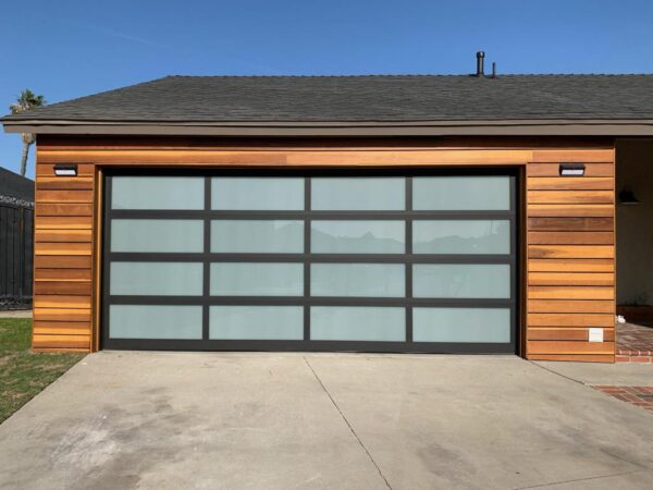 Алюминиевые черные стеклянные гаражные ворота-1