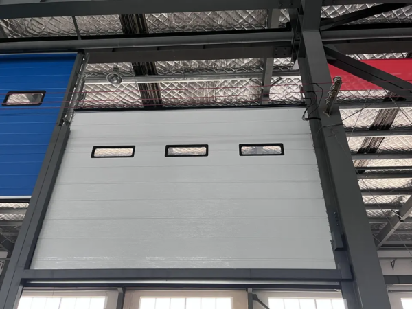 Hot Sale Customized Industrial Lifting Door-white